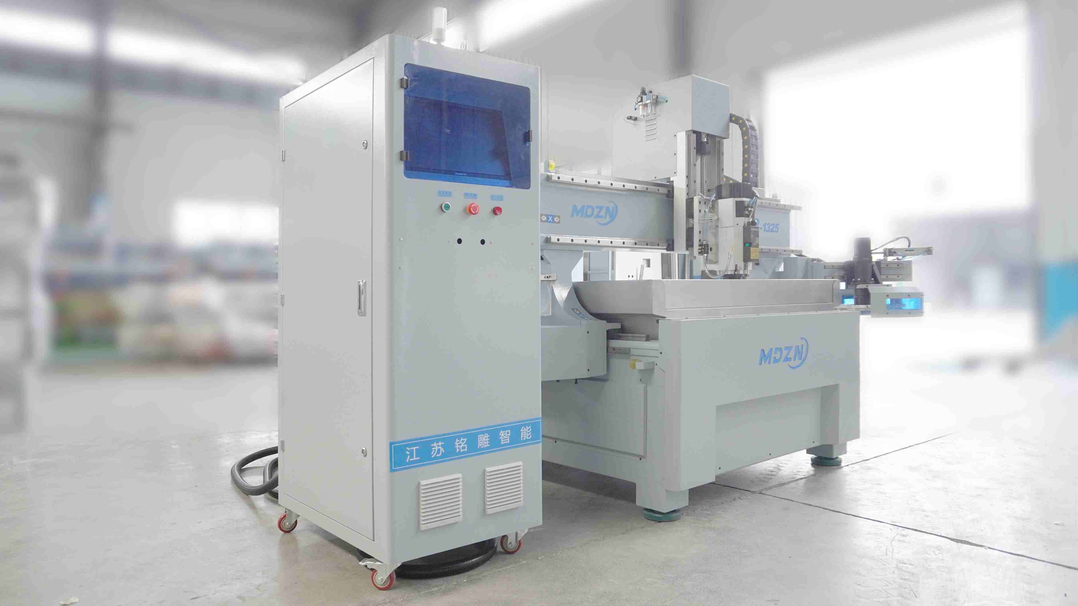 Máquina perfiladora CNC M8-1325