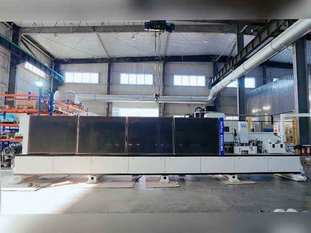 Máquina canteadora de tableros estrechos E952LNH con función de alineación horizontal