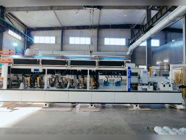 Máquina canteadora de tableros estrechos E952LNH con función de alineación horizontal