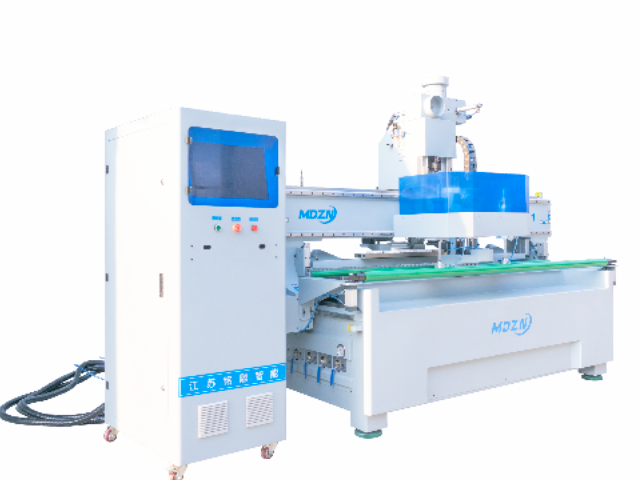 Fresadora CNC M8 (6 x 10) con cambiador automático de herramientas de 8 estaciones.
