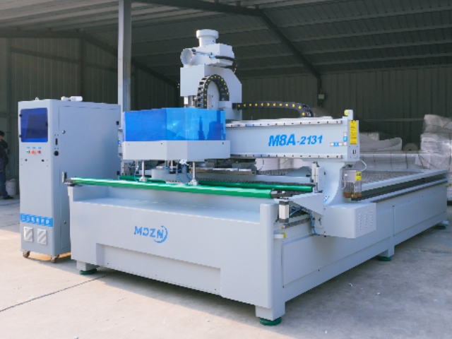 Fresadora CNC M8 (6 x 10) con cambiador automático de herramientas de 8 estaciones.