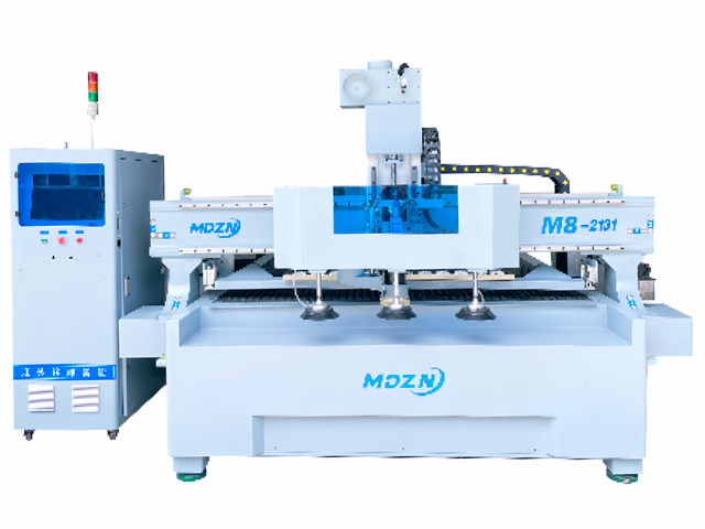 Fresadora CNC M8 (6 x 10) con cambiador automático de herramientas de 8 estaciones.