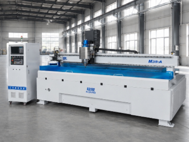 Centro de mecanizado de materiales compuestos M35-A con cambiador automático de herramientas
